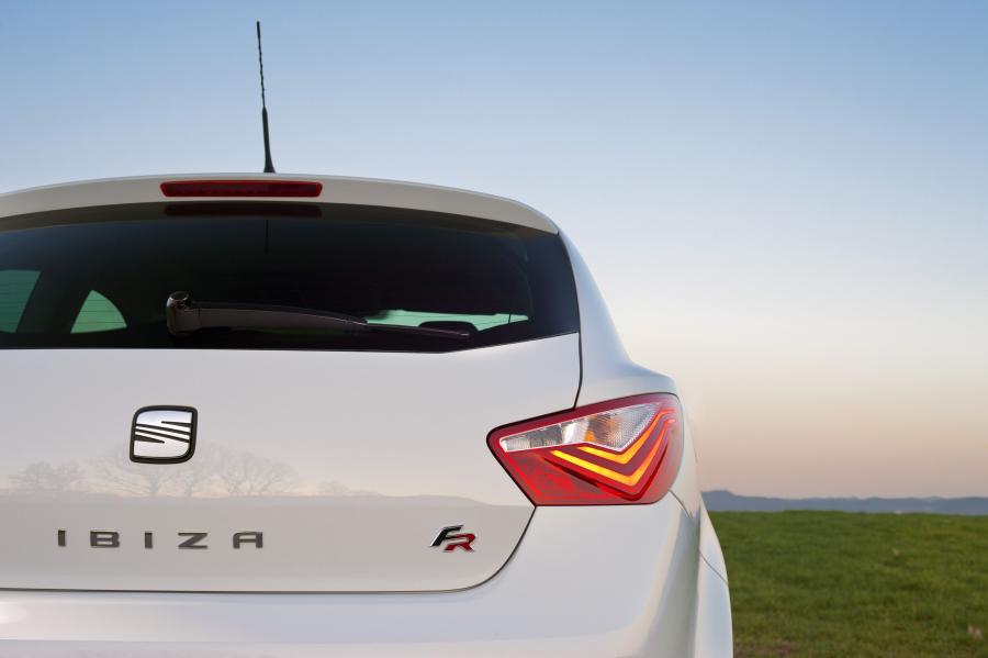  Seat Ibiza FR 2012 года  (фото 2 из 22)